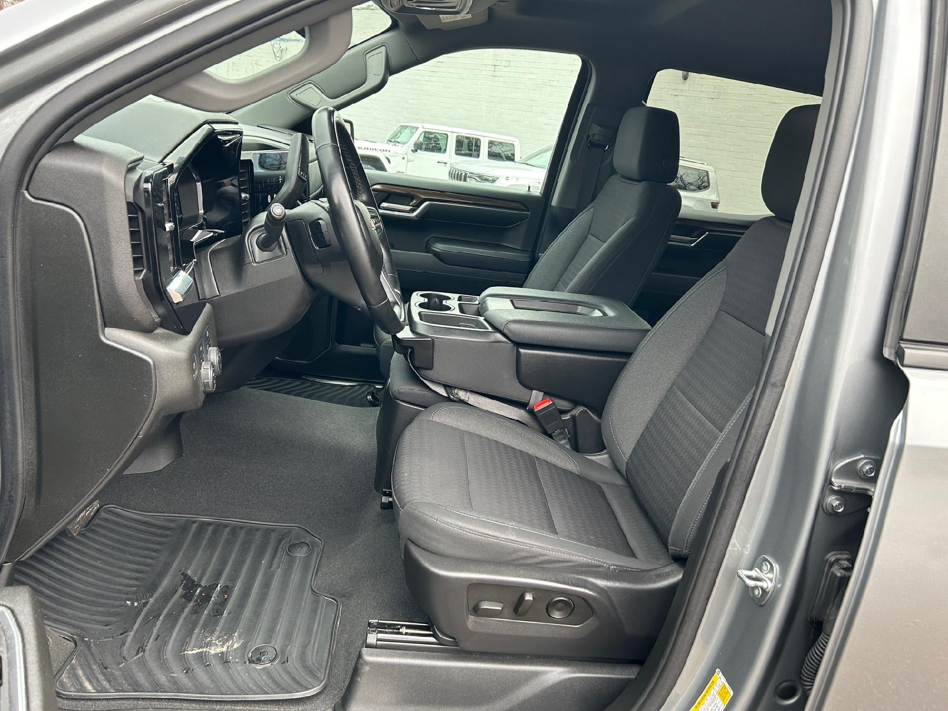 2023 Chevrolet Silverado 1500 LT (2FL)