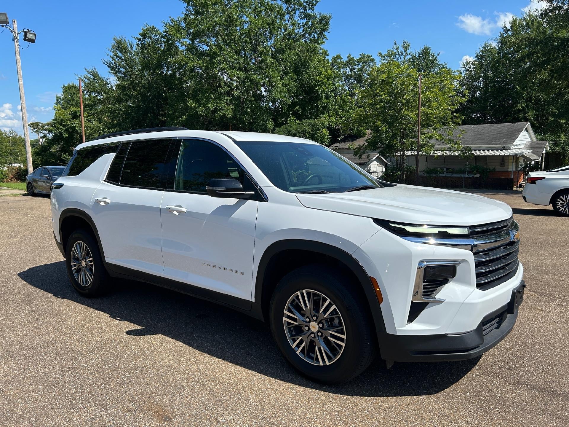 2025 Chevrolet Traverse LT