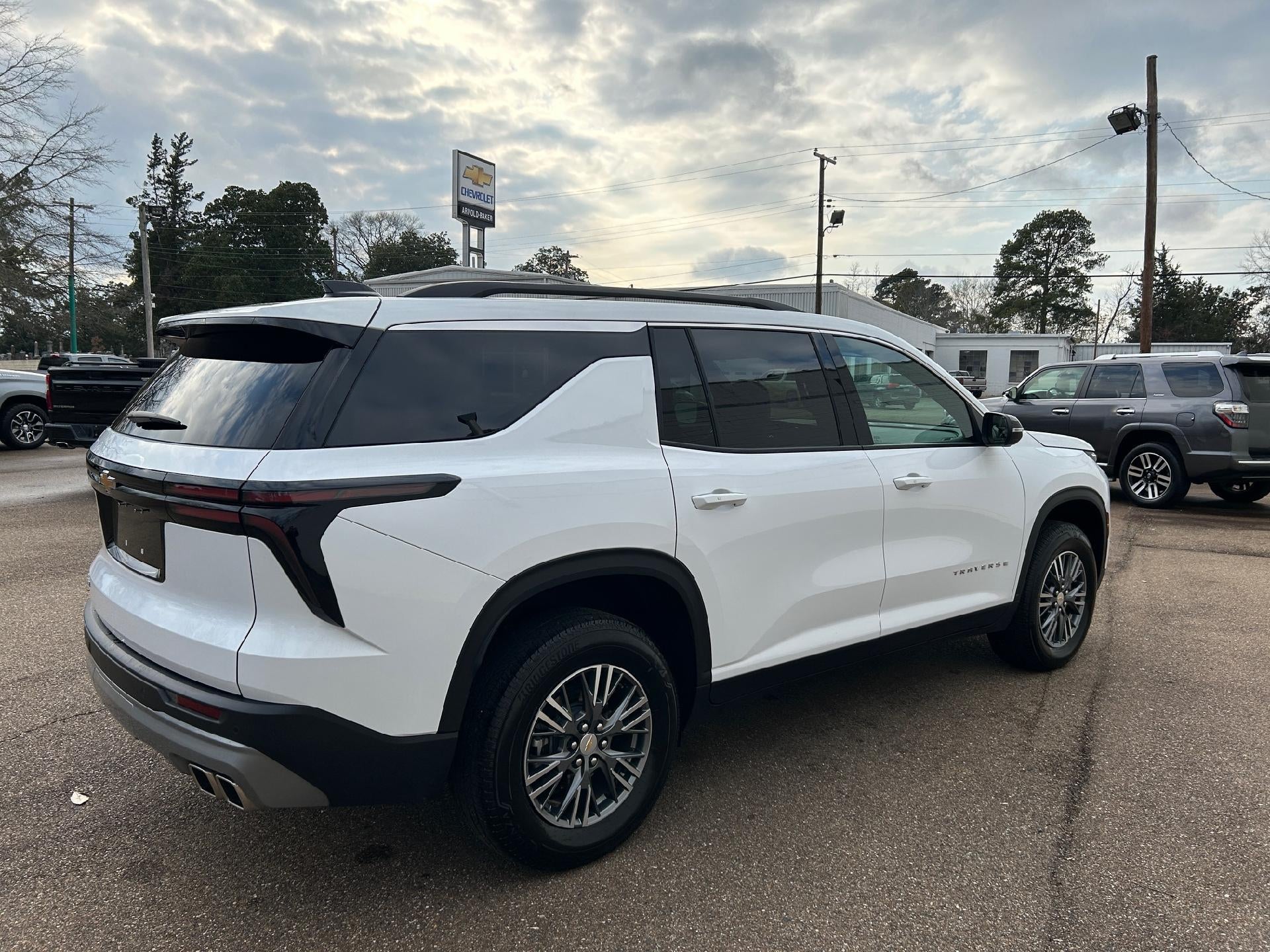 2025 Chevrolet Traverse LT