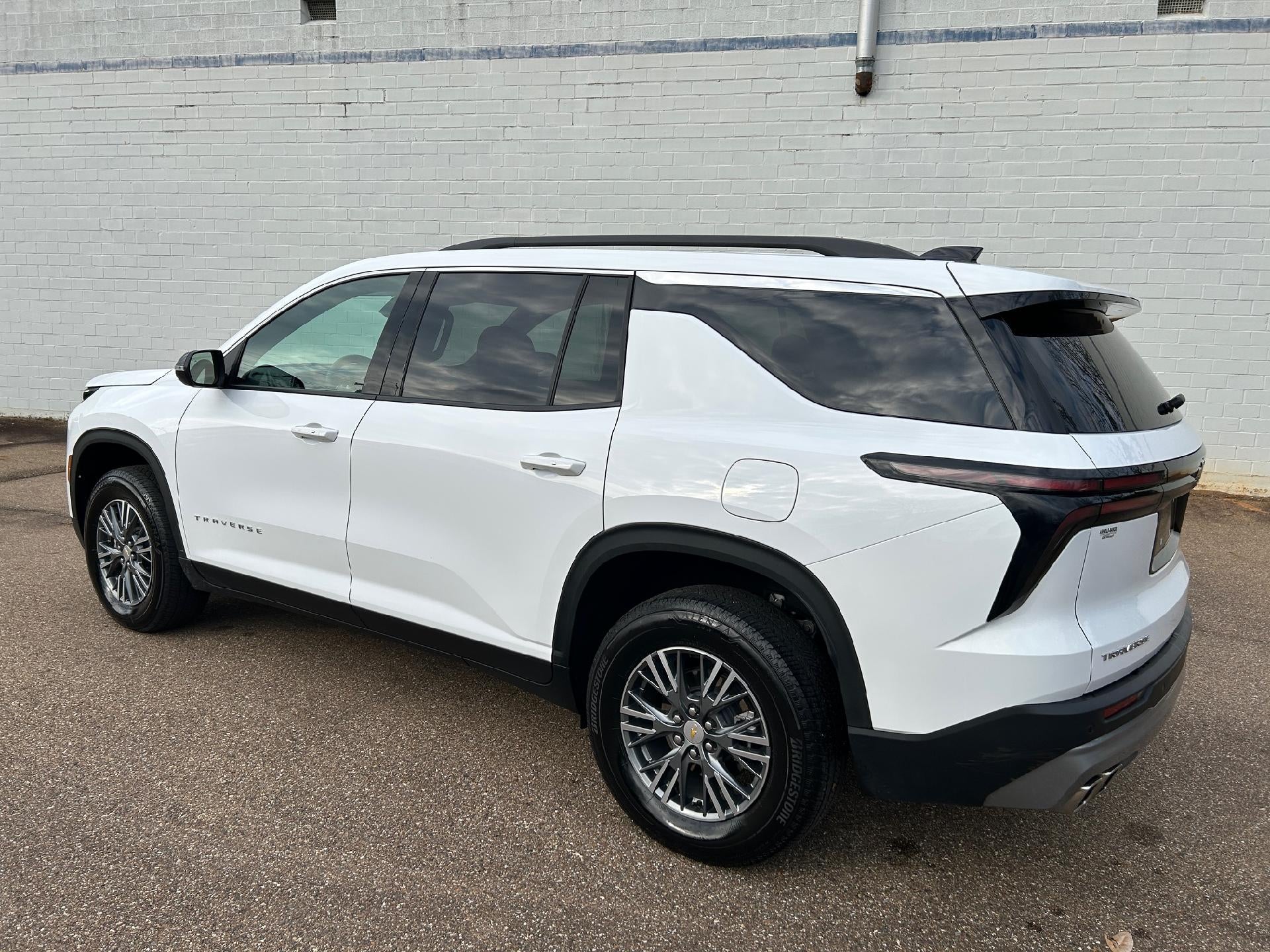 2025 Chevrolet Traverse LT